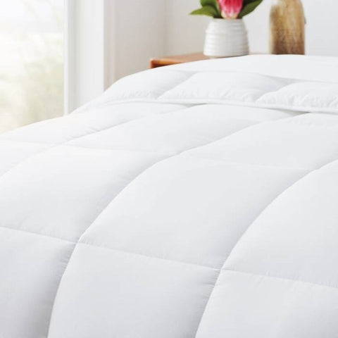 King Size Cozy All Seasons Plush White Polyester Down Alternative Comforter