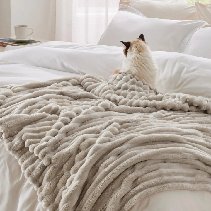 Soft Coral Plush Bed Blanket - Warm Artificial Fur