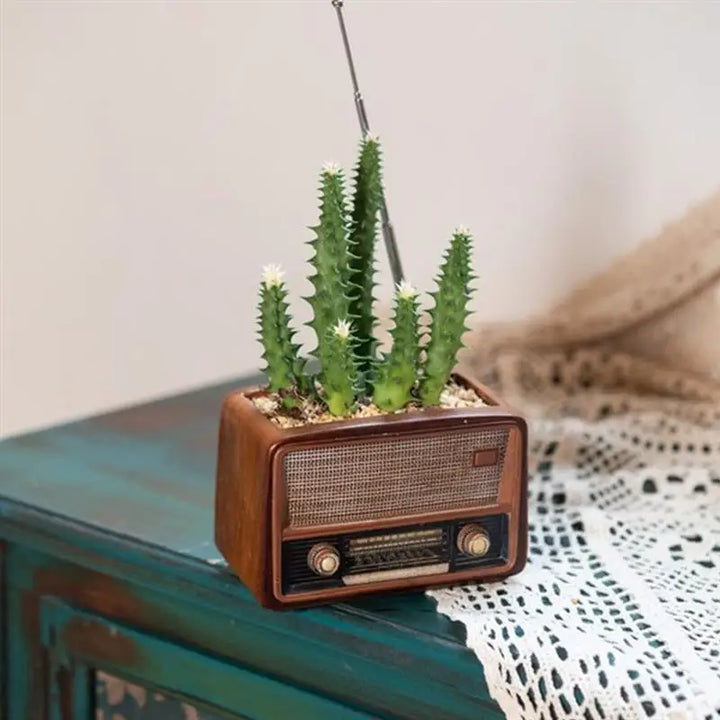 Retro Radio Planter: Versatile Garden Succulent Container