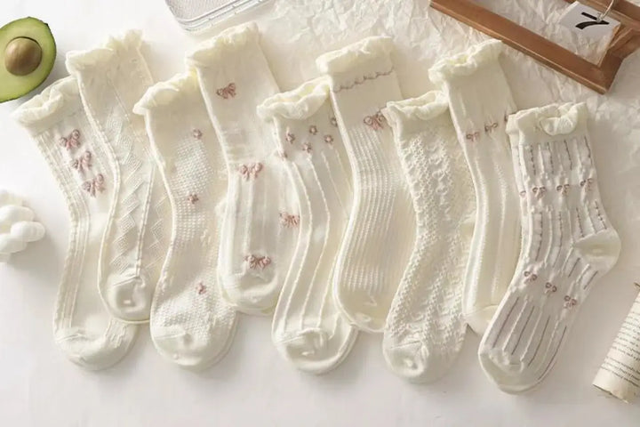 Simple White Bowknot Flower Socks